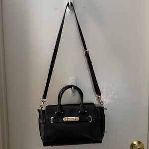 Elegant Coach Swagger Black pebbled Leather Handbag